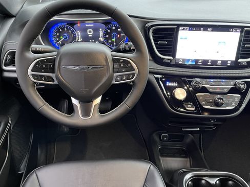 New 2026 Chrysler Pacifica Select image 21