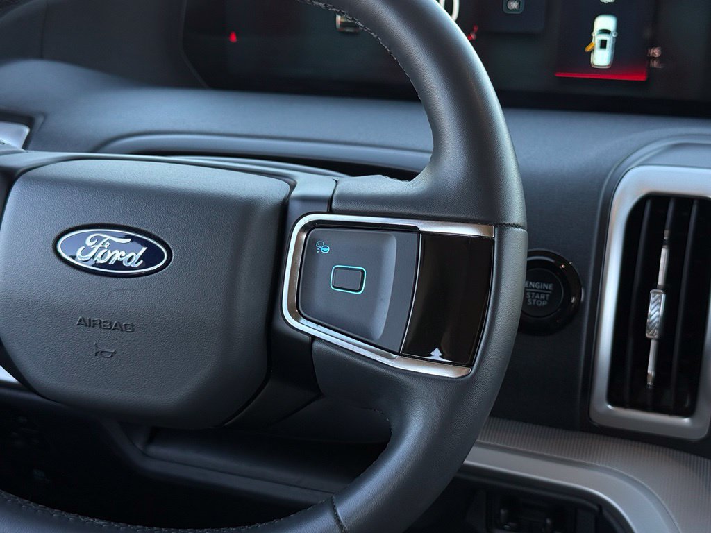 Used 2025 Ford Expedition Active AWD/4WD image 9