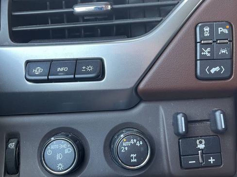 Used 2018 Chevrolet Suburban Premier AWD/4WD image 11