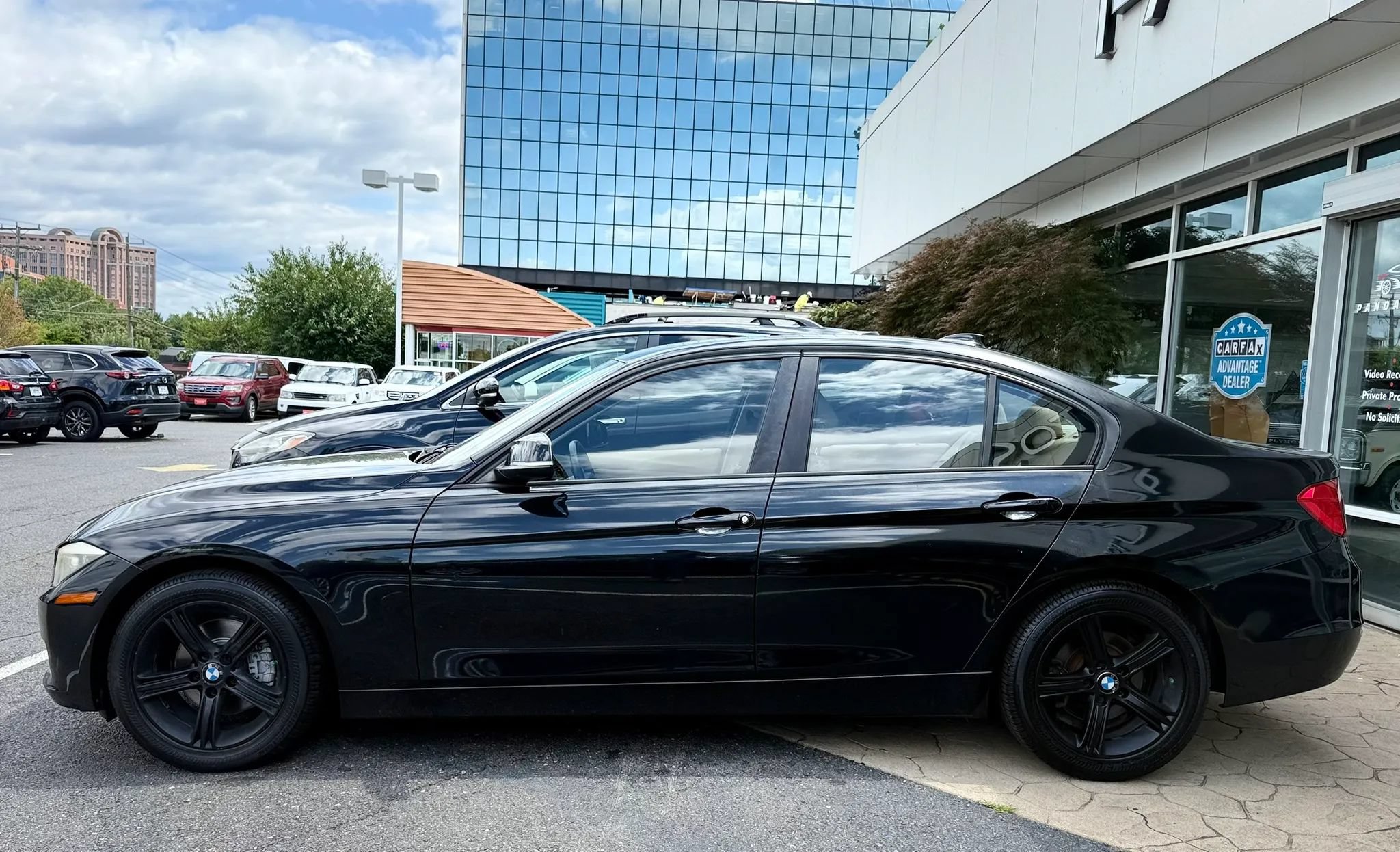 Used 2014 BMW 320i xDrive Sedan AWD/4WD image 4