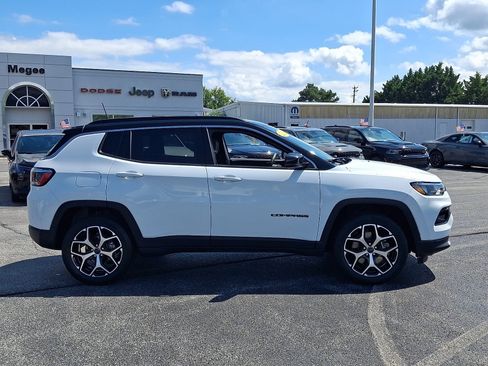 Used 2025 Jeep Compass Limited AWD/4WD image 7