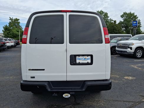 Used 2025 Chevrolet Express 2500 w/ Enhanced Convenience Package RWD image 5