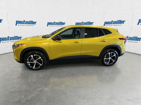Used 2024 Chevrolet Trax RS w/ Sunroof Package FWD image 6