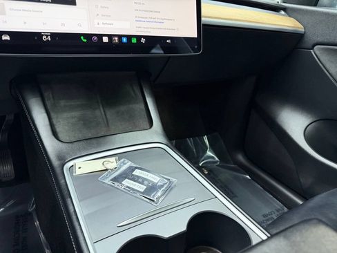 Used 2021 Tesla Model Y Long Range AWD/4WD image 26