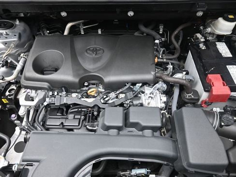 Used 2022 Toyota RAV4 XLE image 30