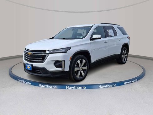 Used 2023 Chevrolet Traverse LT w/ LT Premium Package image 3