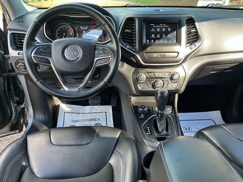 Used 2019 Jeep Cherokee Latitude Plus w/ Comfort/Convenience Group image 21