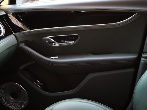 New 2026 Bentley Flying Spur Plug-In Hybrid AWD/4WD image 11