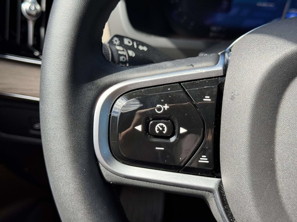 Used 2026 Volvo XC90 B6 Plus w/ Protection Package Premier AWD/4WD image 18