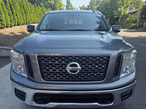 Used 2019 Nissan Titan SV image 2