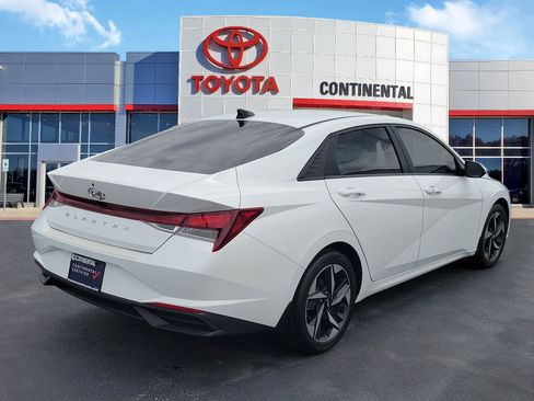 Used 2023 Hyundai Elantra SEL w/ Convenience Package FWD image 5