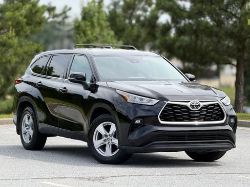 Used 2020 Toyota Highlander LE AWD/4WD image 13