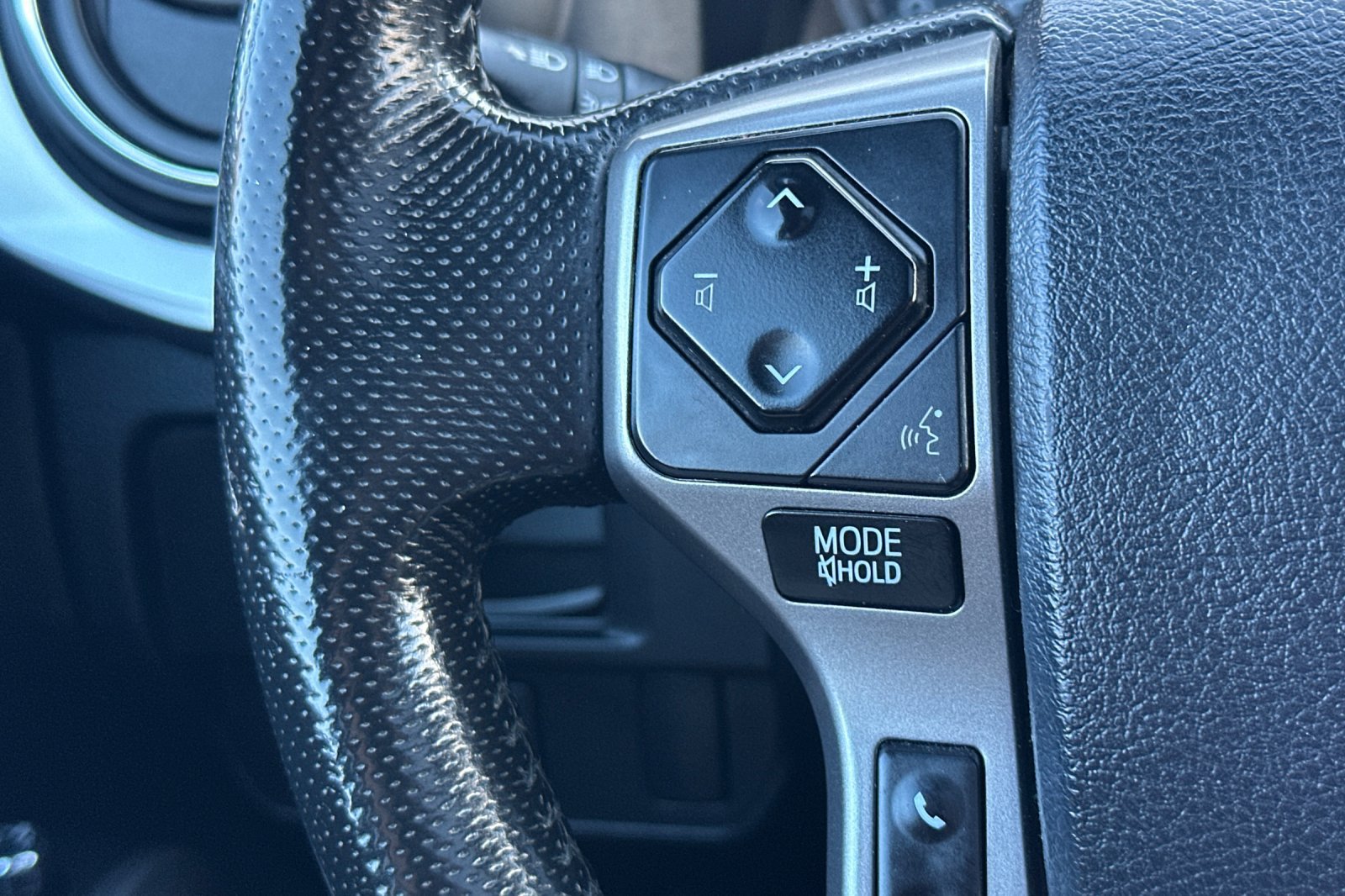 Used 2016 Toyota Tacoma Limited w/ Towing Package RWD image 35