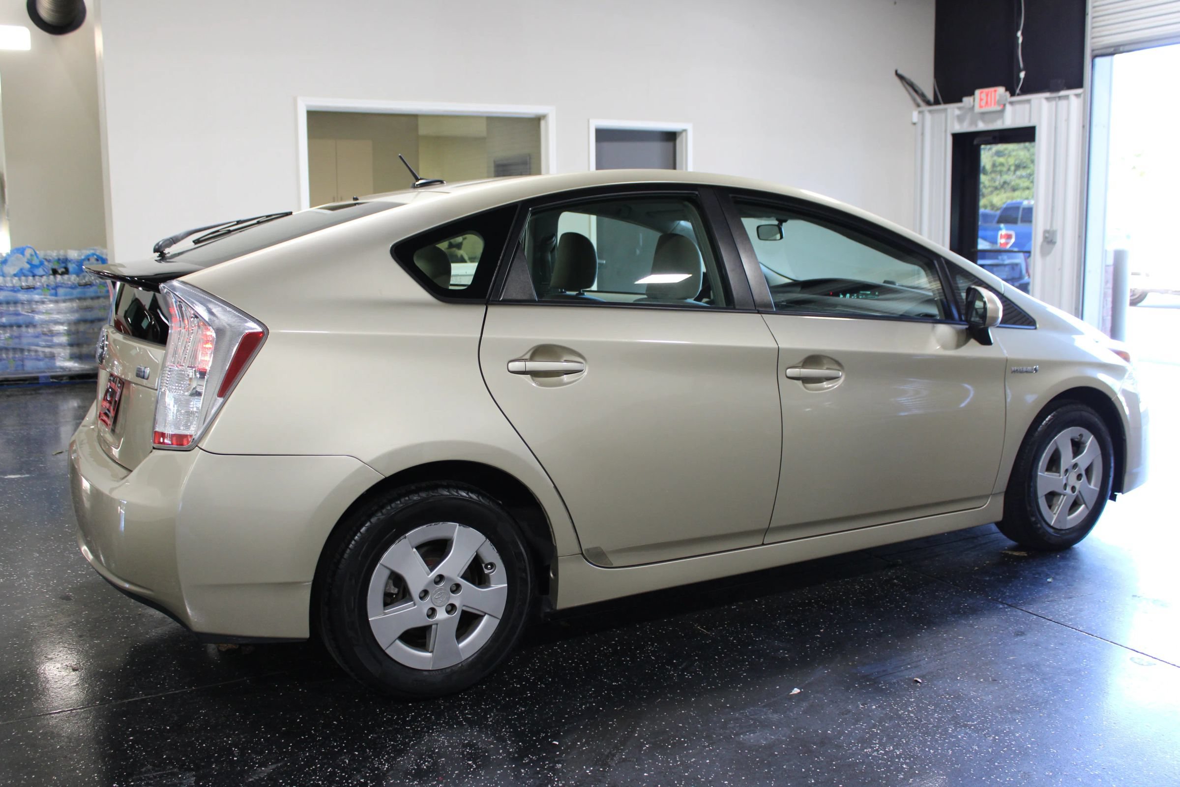 Used 2011 Toyota Prius Three w/ Navigation Pkg FWD image 4