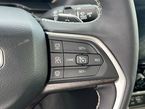 Used 2024 Jeep Grand Cherokee L Limited w/ Luxury Tech Group II image 33