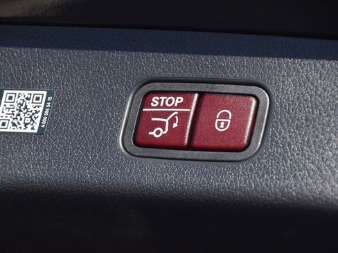 Used 2023 Mercedes-Benz GLC 300 4MATIC image 29