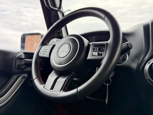 Used 2013 Jeep Wrangler Unlimited Rubicon w/ Dual Top Group AWD/4WD image 14