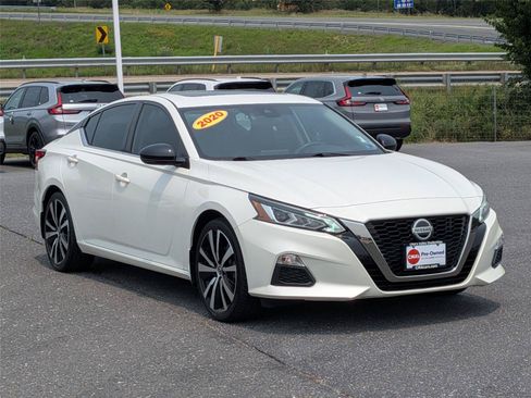 Used 2020 Nissan Altima 2.5 SR w/ Premium Package FWD image 3