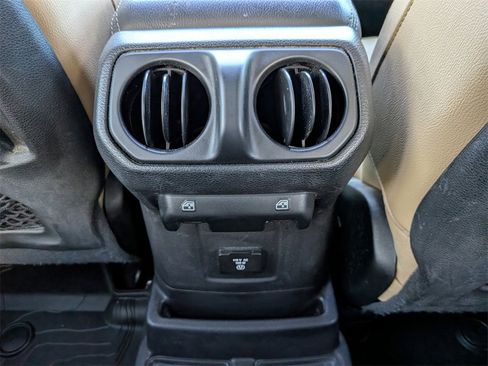 Used 2019 Jeep Wrangler Unlimited Rubicon image 27