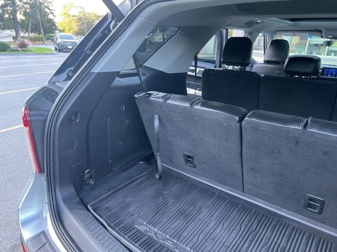 Used 2022 Ford Explorer XLT w/ Equipment Group 202A image 11