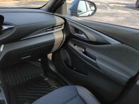 Used 2025 Buick Envista Preferred w/ Convenience II Package FWD image 16