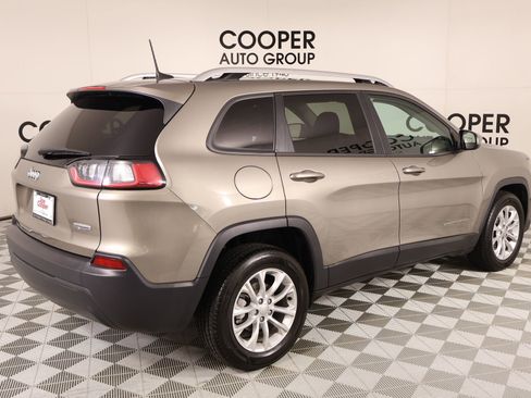 Used 2020 Jeep Cherokee Latitude FWD image 19
