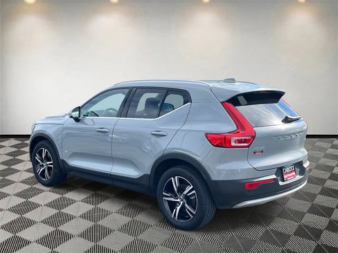 Used 2025 Volvo XC40 B5 Core w/ Climate Package image 5