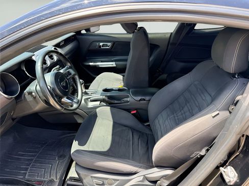 Used 2016 Ford Mustang Coupe RWD image 9