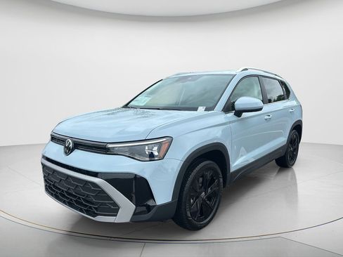 New 2026 Volkswagen Taos SE image 9