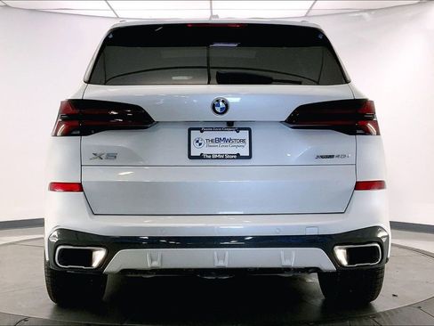 Certified 2024 BMW X5 xDrive40i w/ M Sport Package AWD/4WD image 3