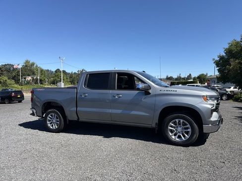 Used 2023 Chevrolet Silverado 1500 LT AWD/4WD image 9