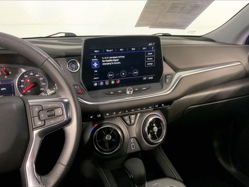 Used 2025 Chevrolet Blazer LT FWD image 6