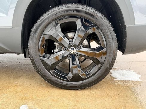 Used 2025 Volkswagen Taos SEL image 7