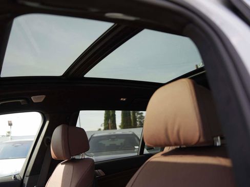 Used 2024 BMW X7 xDrive40i w/ Executive Package image 17