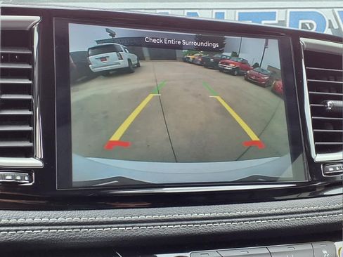 Used 2024 Chrysler Pacifica Touring-L FWD image 20