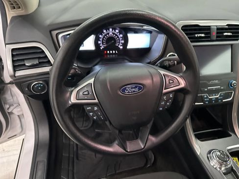 Used 2020 Ford Fusion SE image 10