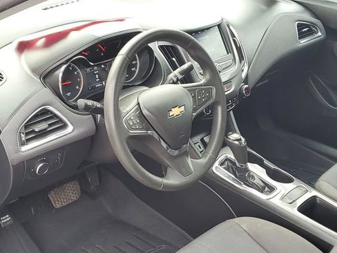 Used 2019 Chevrolet Cruze LT FWD image 8