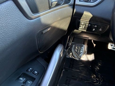 Used 2016 Hyundai Veloster w/ Option Group 02 image 21