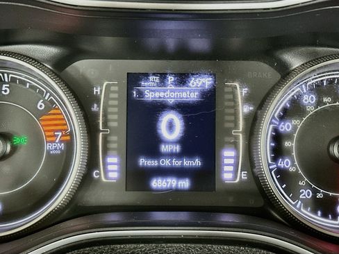 Used 2019 Jeep Cherokee Latitude w/ Popular Appearance Group FWD image 18