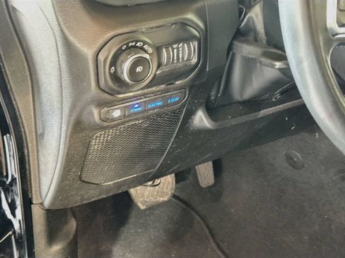 Used 2022 Jeep Wrangler Unlimited Sahara AWD/4WD image 11