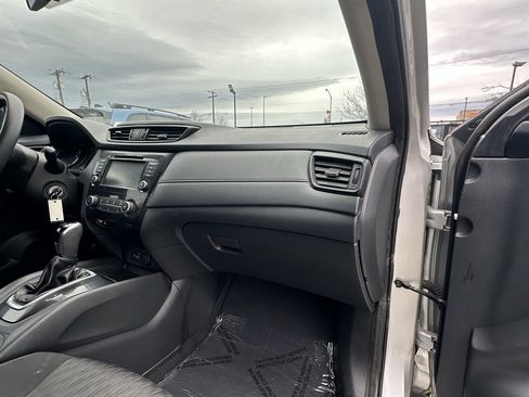 Used 2018 Nissan Rogue S image 20