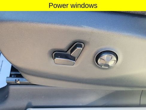 Certified 2024 Chrysler Pacifica Touring-L FWD image 23