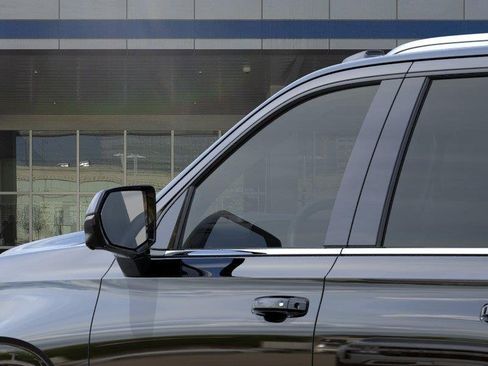 New 2026 Chevrolet Suburban LT w/ Comfort Package AWD/4WD image 12