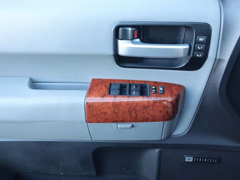 Used 2018 Toyota Sequoia Platinum image 12