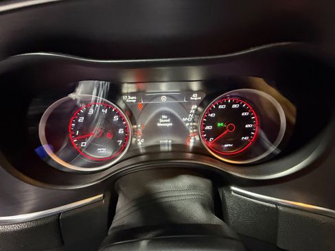 Used 2016 Dodge Charger SE RWD image 10