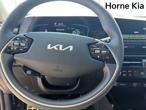 New 2026 Kia Niro SX Touring FWD image 12