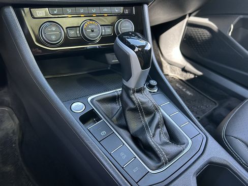 Used 2024 Volkswagen Jetta SE w/ Panoramic Sunroof Package FWD image 24