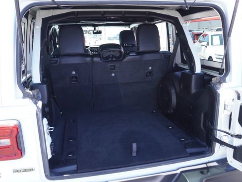 Used 2021 Jeep Wrangler Unlimited Sahara AWD/4WD image 8
