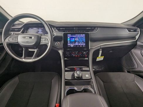 New 2025 Jeep Grand Cherokee Altitude image 19