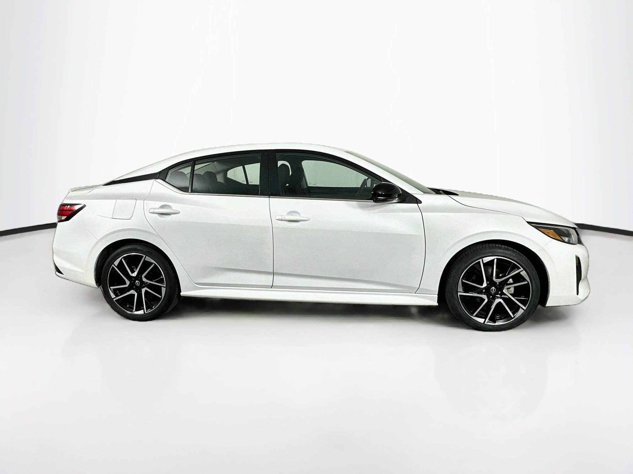 Used 2025 Nissan Sentra SR FWD image 10